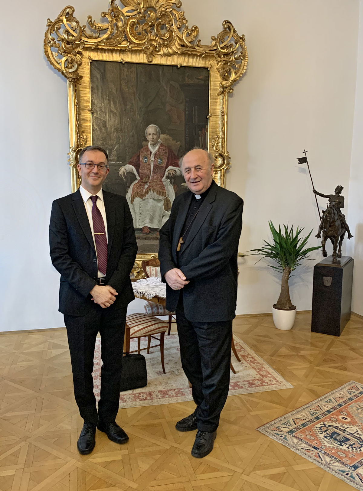 Nový pražský arcibiskup přijal pozvání do Památníku obětem internace Králíky